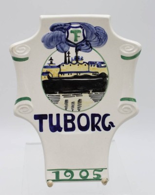 Auktion 340<br>Wand-Plakette, Tuborg 1905, Copenhagen, Aluminia, 23,3 x 17,8cm. [1]