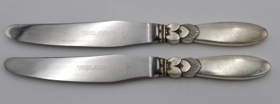 Auktion 340<br>2x Messer, Georg Jensen, Cactus, 830er Silber-Griffe, ca. L-22,8cm. [1]