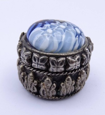 Auktion <br>kleine Pillendose versilbert Mille-Fiori im Deckel Ø 2,5 cm [1]