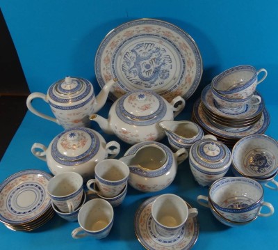 Auktion <br>China-Tee-Kaffeeservice, 34 teilig, Milchkännchen Tülle bestossen, [1]
