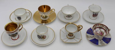 Auktion <br>8x div. Andenken-Tassen mit U.T., unertsch. Manufakturen, Untertassen nicht alle passend, ca. H-7,7cm. [1]