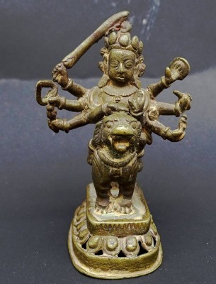 Auktion 340<br>kleine Antike Bronze Statue Göttin Shiva auf Hund B. 4,8 cm H 8,5 cm [1]