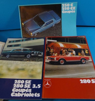 Auktion 500014<br>Mercedes Benz Schachtel mit 3 x Autoprospekte, 70/80-er Jahre [1]