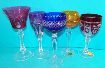 Auktion <br>5x div. Buntglas-Römer, H-19 bis 22 cm [1]