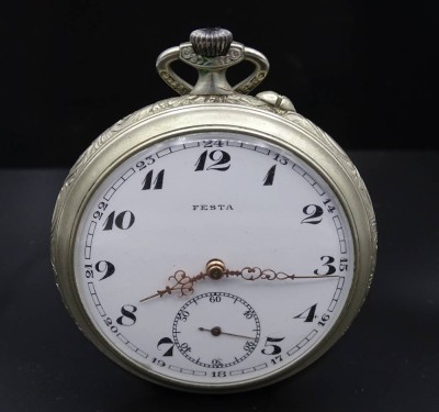 Auktion 341<br>Taschenuhr der Marke FESTA , Metallgehäuse , Uhrwerk steht , Ø 53mm [1]