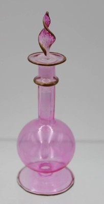 Auktion 369<br>2x div. Flacons,  Italien, bei orangefarbenem Flacon Stöpsel bestossen, ca. H-14cm. [1]