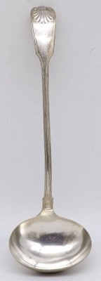 Auktion 341<br>gr. Suppenkelle mit Muschel, England, plated, L-34 cm [1]