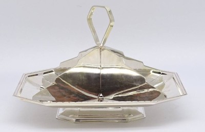 Auktion <br>4-passige Anbietschale mit Tragegriff, plated, auf Stand, H-12 cm, 23x23 cm [1]