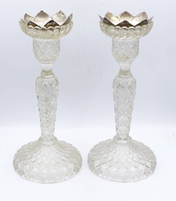 Auktion 369<br>Paar hohe Pressglas-Leuchter, H-23 cm [1]