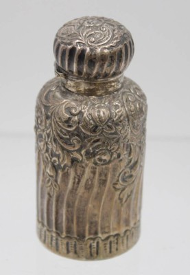 Auktion <br>Flacon, Birmingham, Sterling, älter, innen wohl Glas, zus. 156gr., H-10cm. [1]