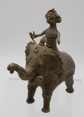 Auktion 341<br>indischer Tempelelefant mit Reiter, wohl Bronze, älter, ca. H-17cm [1]