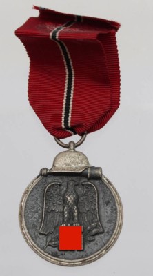 Auktion 341<br>Winterschlacht-Medaille, 3. Reich, am Band [1]