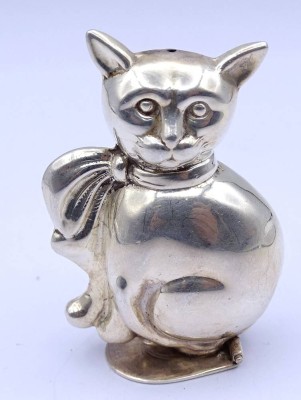Auktion <br>Salzstreuer in Form einer Katze aus Silber (geprüft) , H. 5,5 cm , B. 4cm , 18,89 g [1]