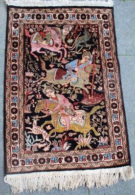 Auktion 369<br>Orient Wandteppich  mit Jagdszenen, Seidenflor, Etikett unleserlich?,  ca. 84x62 cm [1]