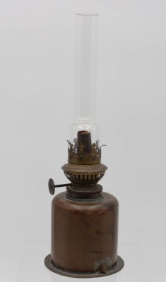 Auktion 341<br>Petroleum-Lampe, Kupfer, älter, ca. H-29cm. [1]