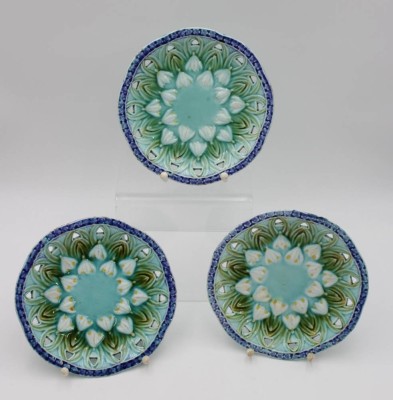 Auktion <br>3x kl. Jugendstil-Teller, Seeorose, V&B, 1x bestossen, div. kl. Chips, D-17cm. [1]