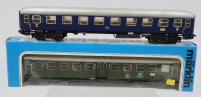 Auktion 341<br>2x div. Personen-Waggons, Märklin, H0, 1x orig. Karton [1]