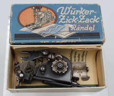 Auktion <br>Würker Zick Zack Rändel-Apparat/Spule, orig. Karton [1]