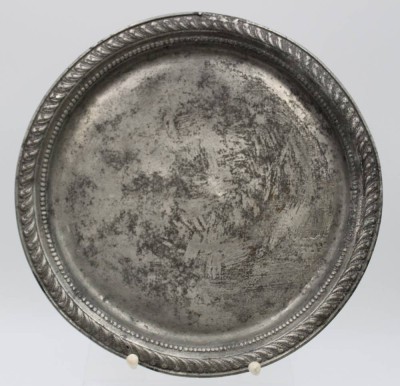 Auktion <br>Zinn-Teller, älter, D-26,5cm, Altersspuren [1]