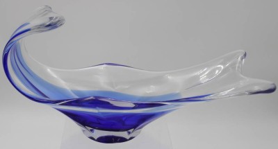 Auktion 341<br>Kunstglas-Schale, blau/klar, wohl Murano, H-18cm B-33,5cm [1]