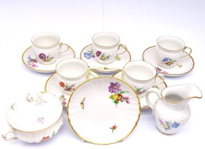 Auktion <br>Kaffeeservice KPM Zeptermarke für 6 Personen , Kanne fehlt , Rosen & Insekten Dekor , 6x Tasse , 6x Untertasse , 6x Kuchenteller , 1x Zuckernapf , 1x Milchkännchen [1]