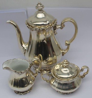 Auktion 363<br>Kaffeekern, Porzellan mit Feinsilber-Auflage 