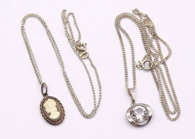 Auktion <br>2x Silberketten mit Anhängern, zus. 7,2g. [1]