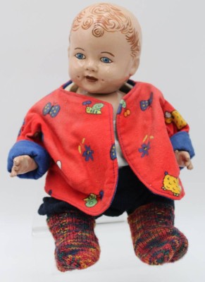 Auktion 341<br>Jungen-Puppe, Masse, älter, gemalter Gesicht, leichte Altersspuren, ca. H-32cm [1]