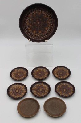 Auktion <br>Konfekt-Set, Silberdiestel, Schale mit 6 kl. Tellern anbei 2 Teller ohne Dekor, Schale H-4,5cm D-20,5cm und D-10cm. [1]