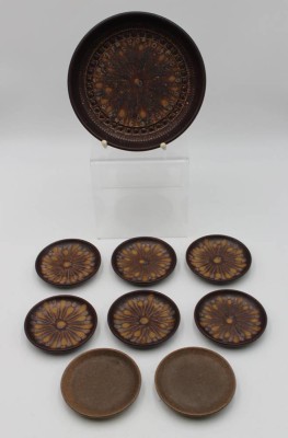 Auktion 369<br>Konfekt-Set, Silberdiestel, Schale mit 6 kl. Tellern anbei 2 Teller ohne Dekor, Schale H-4,5cm D-20,5cm und D-10cm. [1]