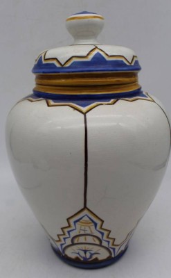 Auktion <br>gr. Art Deco Deckelvase, Bonn, Rand mit Chips, Boden craquelliert, Altrisse, H-36 cm, B-23 cm [1]