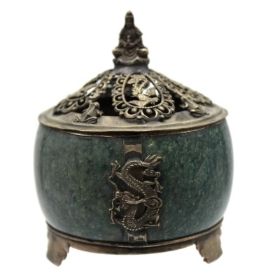 Auktion 341<br>Duftdose, China, gemarkt, Buddha als Deckelbekrönung, Jade mit Metallmonturen, H-9,5cm ca. D-8cm. [1]