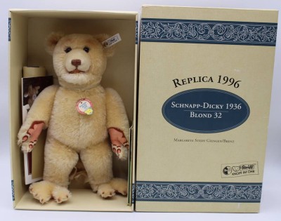Auktion 342<br>Steiff-Teddy, Schnapp-Dicky, Replica 1996, OVP, ca. H-32cm. [1]