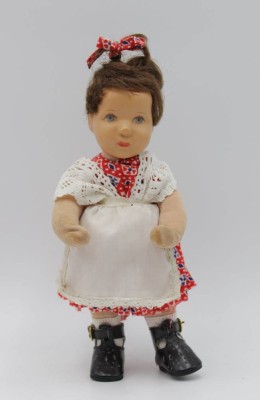 Auktion 342<br>Mädchen-Puppe, Käthe Kruse, bespiele Erhaltung (Nase eingedrückt), ca. H-25cm. [1]