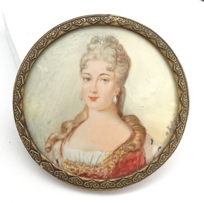 Auktion 342<br>Miniatur Bild , Portrait eine Eleganten Dame , Messingrahmen , unten Rechts unles. Signiert , Ø 6 cm [1]