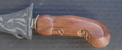 Auktion 369<br>Alter Flammenkris mit Holzgriff, L-40 cm [1]