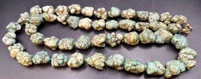 Auktion 369<br>Natürliches Türkis Nugget Halskette mit Federring Verschluss,  L. 73cm,116g. [1]