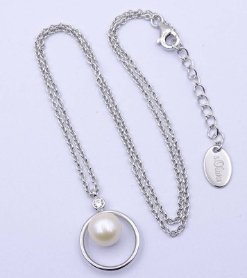 Auktion <br>Halskette mit Anhänger 