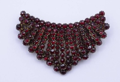 Auktion <br>Granat Brosche, Tombak, vollständig, 5x3cm [1]