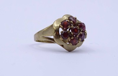 Auktion <br>Goldring mit Granat, 333/000, ein Stein etwas Beschädigt, 2,7g., RG 51,5 [1]