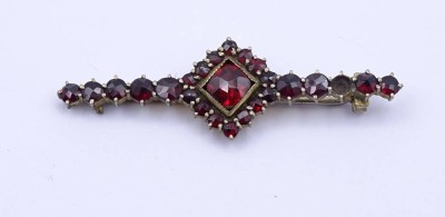 Auktion <br>Granat Brosche, Metall, Befestigungsstück fehlt, L. 4,5cm [1]