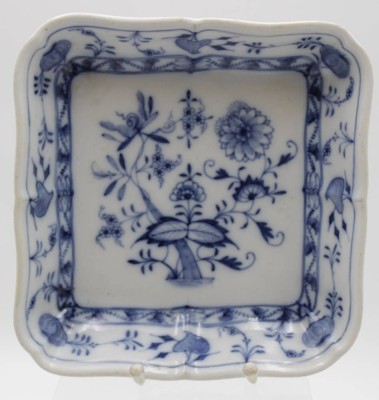 Auktion <br>Schale, Stadt Meissen, Zwiebelmuster, älter, H-4,6cm B-21cm. [1]