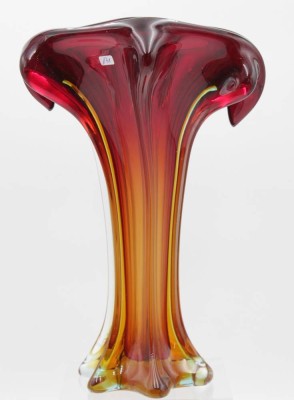 Auktion <br>hohe Vase, wohl Murano, 2farbig, ca. H-33cm. [1]