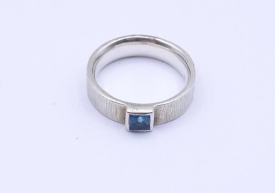 Auktion 343<br>925er Silber Ring mit einem blauen Stein, 6,0g., RG 56 [1]