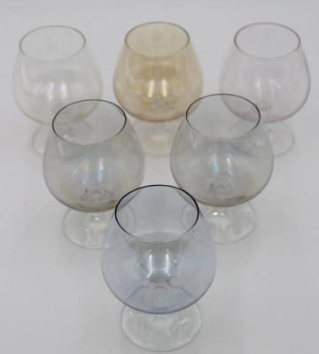 Auktion <br>6x Cognac-Schwenker, Buntglas, leicht lüstrierend, ca. H-9,5cm. [1]