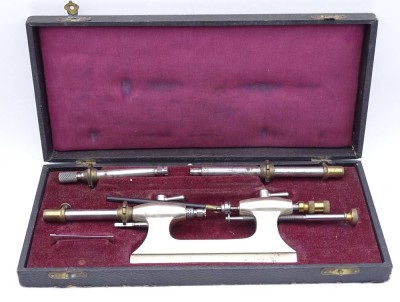 Auktion <br>Zapfenrolliergerät in Kasten [1]