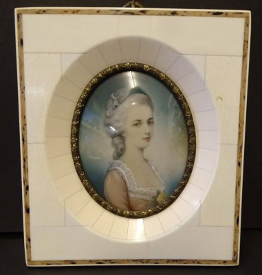 Auktion <br>Frauenportrait, Lupenmalerei auf Mammut- Elfenbein, 14x12,5 cm [1]
