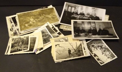 Auktion <br>Lot Fotos mit militärischen Motiven, Wehrmacht, ca. 36 Stück, davon 6 Stück in Hülle von 1953, vor Zollamt [1]
