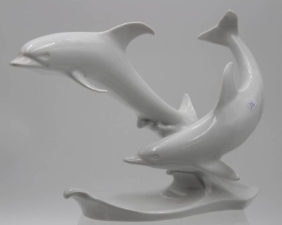 Auktion <br>Figurengruppe, Delphine, Kaiser, Weißporzellan, ca. H-18,5cm B-29cm. [1]