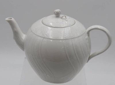Auktion <br>Teekanne, KPM Berlin, Neuosier, Weißporzellan, H-16cm. [1]